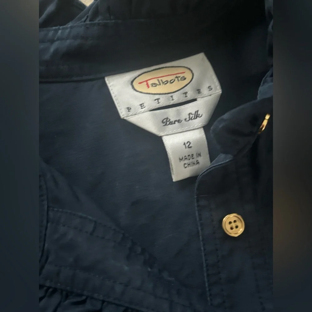 Talbots sleeveless ruffle neck blouse navy blue 100% silk women’s petites 12 p - Picture 4 of 4